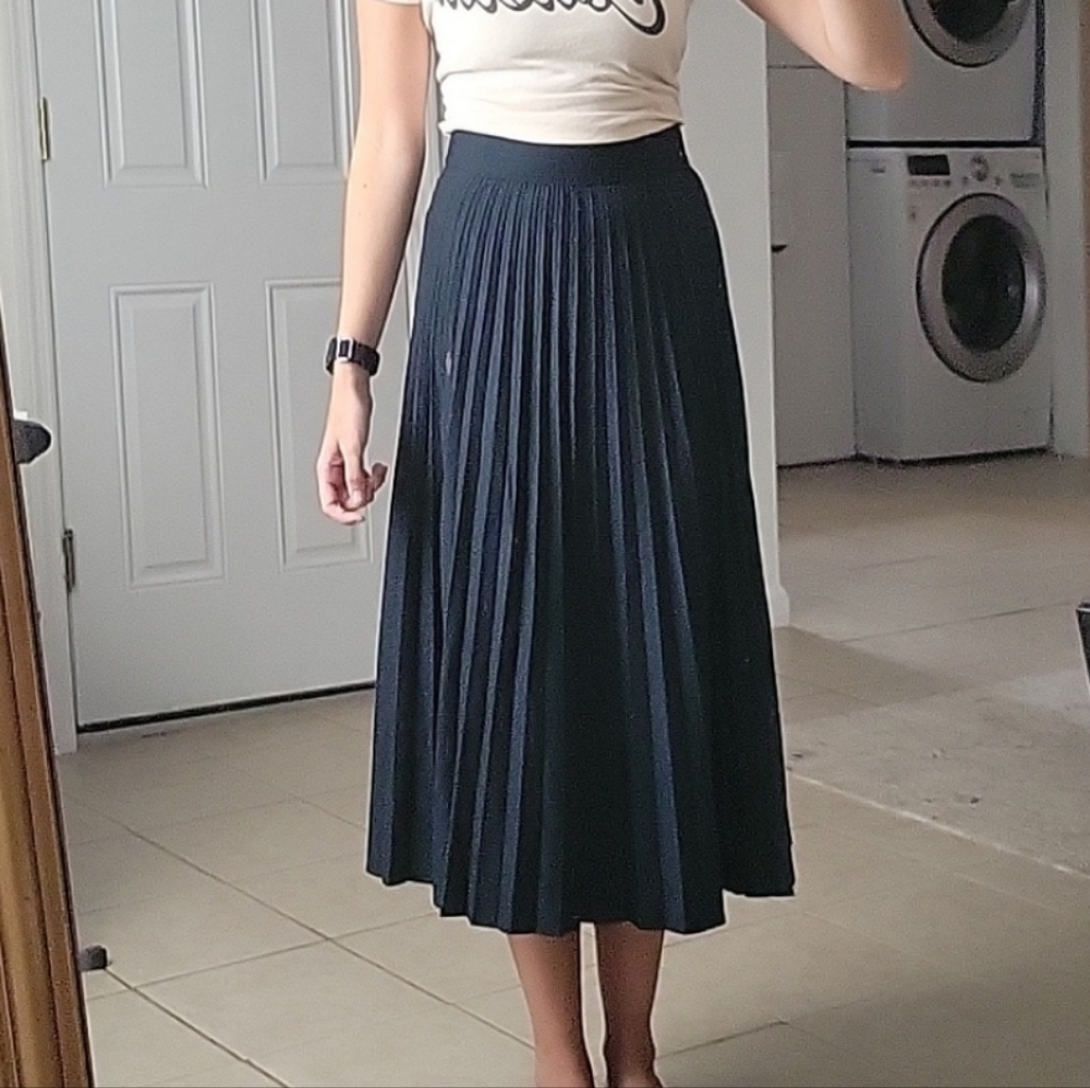 Elegant Navy Pleated Skirt